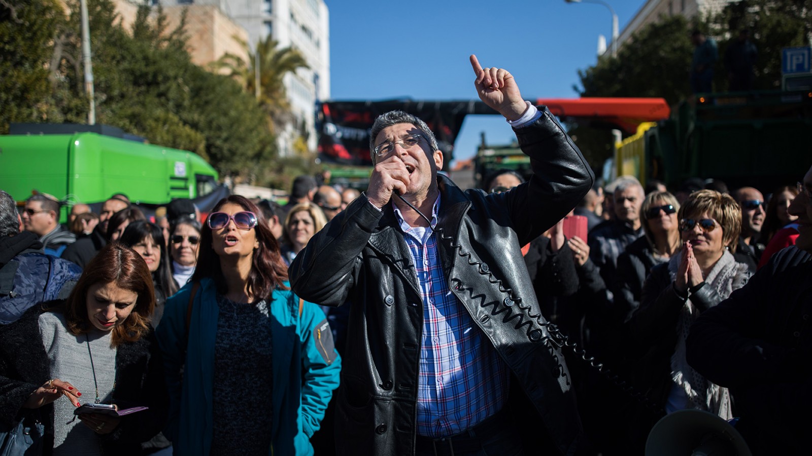 עובדי עיריית ירושלים מפגינים במרכז העיר (צילום: יונתן זינדל פלאש 90)