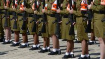 חיילות בטקס (צילום: דובר צה״ל).