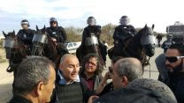 חברי הכנסת של הרשימה המשותפת עם כוחות המשטרה בפינוי הכפר אום אל-חיראן הבוקר בנגב.