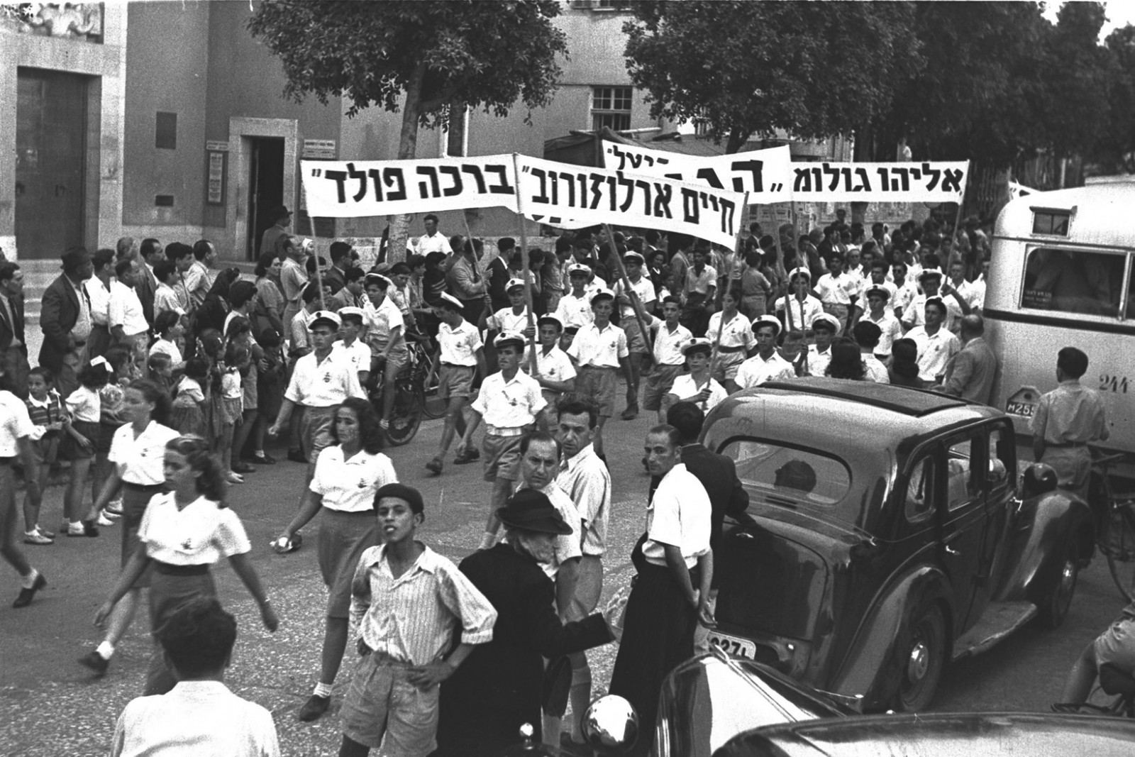 תהלוכת האחד במאי 1947 (צילום ארכיון: לע&quot;מ)