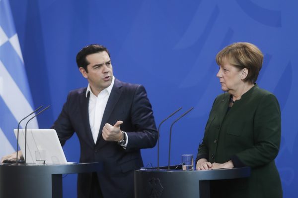 קנצלרית גרמניה מרקל וראש ממשלת יוון ציפראס במסיבת עיתונאים ב-16 לדצמבר 2016 (צילום: AP).