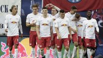 שחקני קבוצת RB Leipzig (צילום: AP Photo/Jens Meyer)
