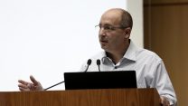 יו"ר ההסתדרות אבי ניסנקורן בכנס חינוך טכנולוגי , פברואר 2017. (צילום: דוברות הכנסת – נועם ריבקין פנטון).