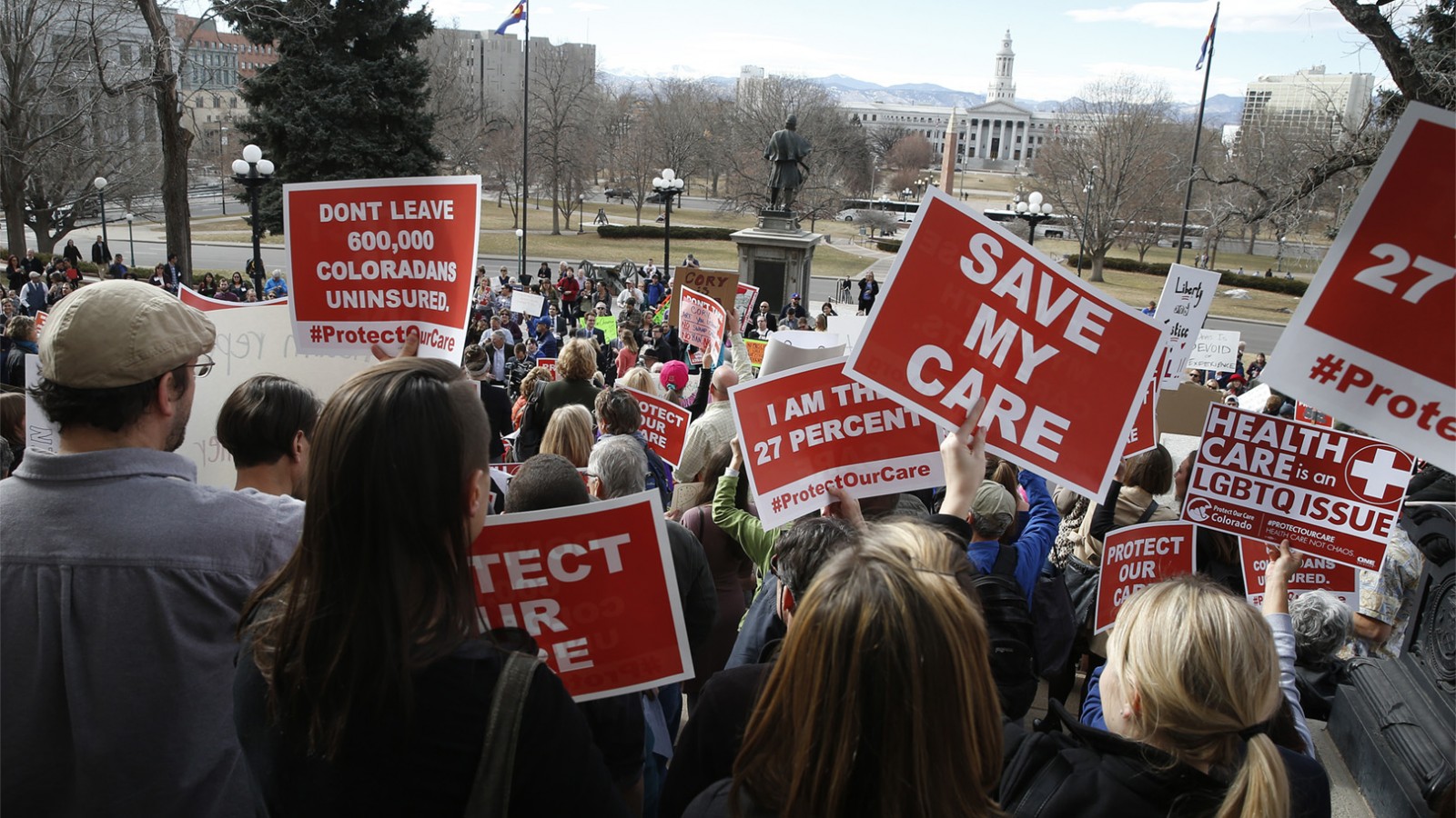 מפגינים בקולורדו נגד ביטול תכנית אובמה קר (AP Photo/Brennan Linsley)