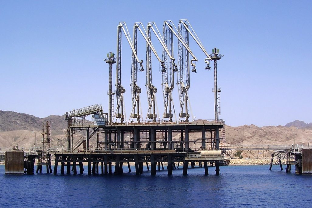 מזח הנפט של קצא"א במפרץ אילת (צילום: מתוך אתר פיקיוויקי)