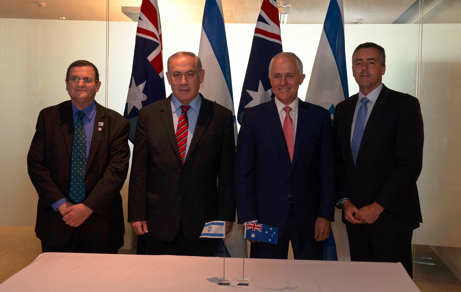 בניימין נתניהו במפגש עם ראש ממשלת אוסטרליה מלקולם טרנבול יחד עם שרי ממשלתו (צילום: חיים צח / לע״מ).