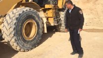 שוטרים בזירת התאונה במפעל אורון במישור רותם (צילום: דוברות המשטרה).