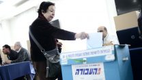 מצביעה בפריימריז של מפלגת העבודה (צילום ארכיון: תומר ניוברג / פלאש 90)