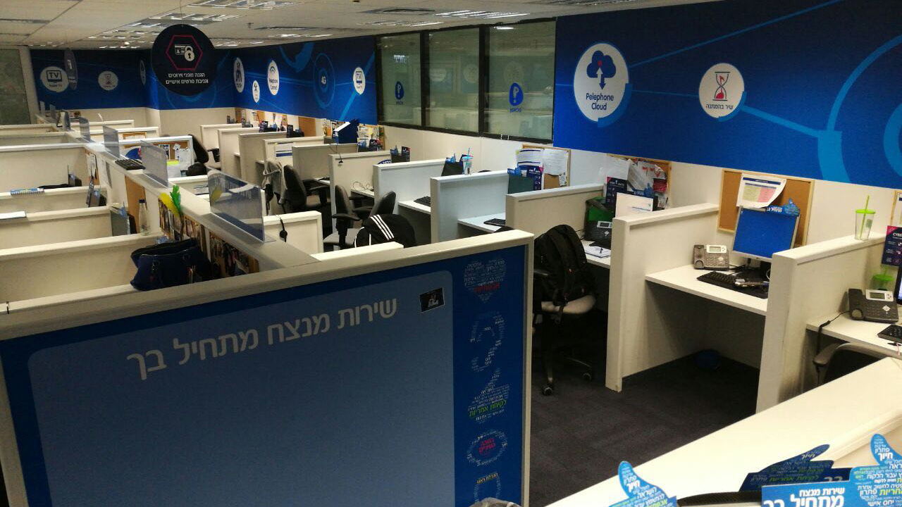 Abandoned Pelephone workers’ cubicles after sanctions, 2017 (Photograph: Pelephone union press office)