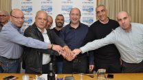 מעמד החתימה על ההסכם הקיבוצי לעובדי הלוגיסטיקה בקבוצת שטראוס (צילום: דוברות ההסתדרות).