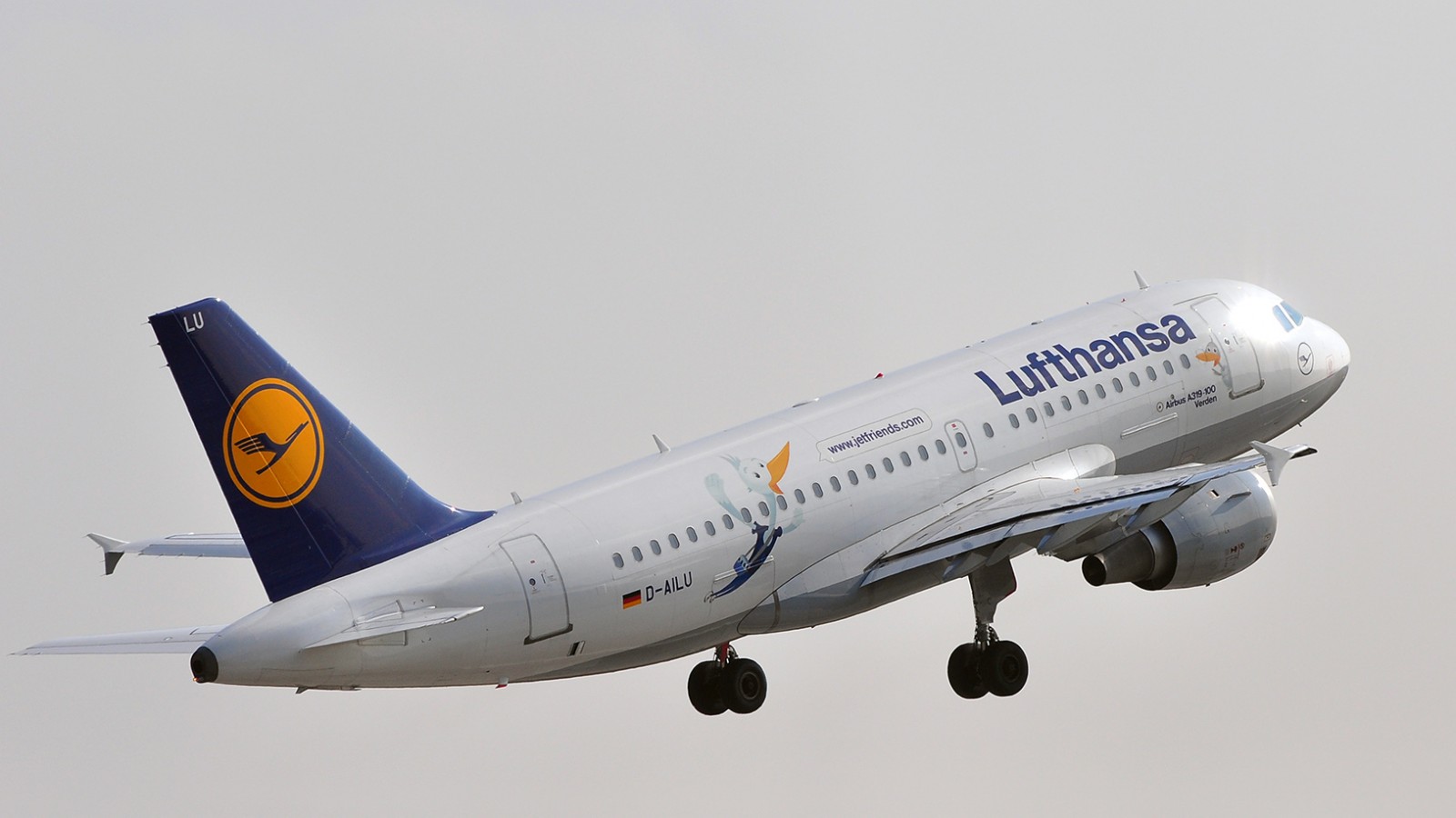 מטוס לופטהנזה. הטייסים מסרבים להטיס את &quot;טיסות הגירוש&quot; (צילום: Vytautas Kielaitis / Shutterstock.com).