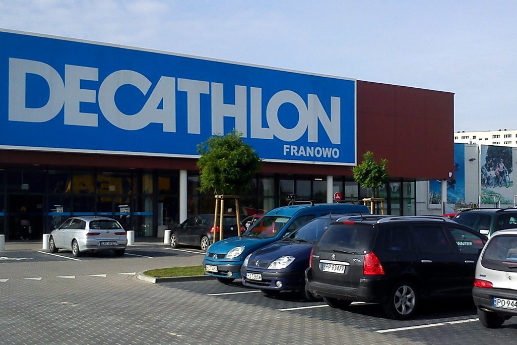 כניסה לחנות דקטלון, פולין (צילום: ויקימדיה).