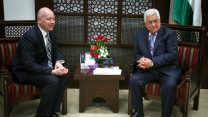 פגישת יו"ר הרשות הפלסטינאית אבו מאזן והשליח המיוחד ג'ייסון גרינבלאט, מרץ 2017. (צילום: פלאש 90).