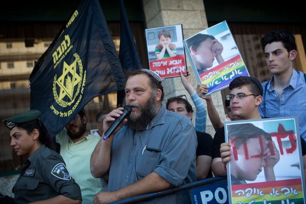 בנצי גופשטיין (במרכז) ופעילי ארגון להב"ה ההפגנה נגד מצעד הגאווה בירושלים,
 מרץ 2017. (צילום: מרים אלסטר / פלאש90).