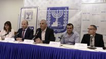 שר האוצר כחלון, שר החינוך בנט, מנכ"ל משרד האוצר שי באב"ד, הממונה על השכר ערן יעקוב, ומנכ"לית משרד החינוך היוצאת מיכל כהן, ארכיון. (צילום:  תומר ניוברג/ פלאש 90).