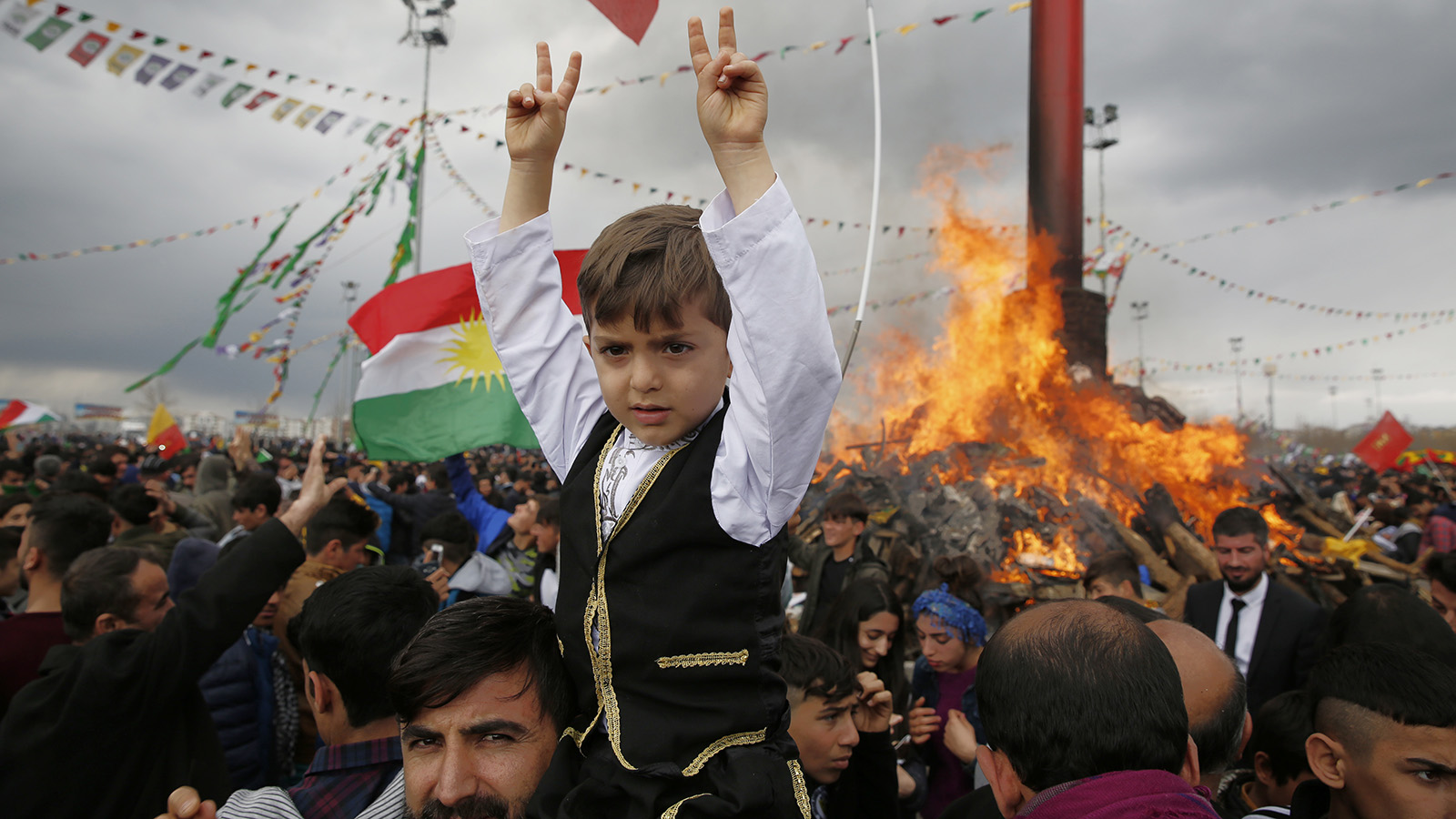 חגיגות הנורוז של הכורדים בטורקיה (AP Photo/Lefteris Pitarakis)