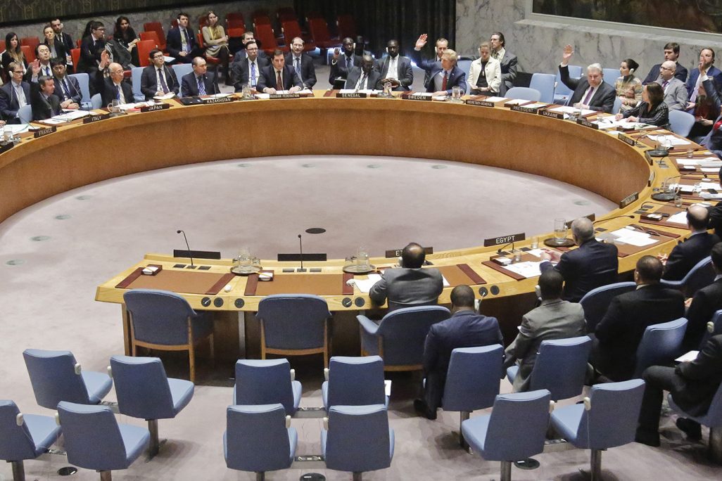 הצבעת מועצת הבטחון של האו״ם בנושא סנקציות כנגד שימוש בנשק כימי בסוריה (צילום: AP Photo/Bebeto Matthews).