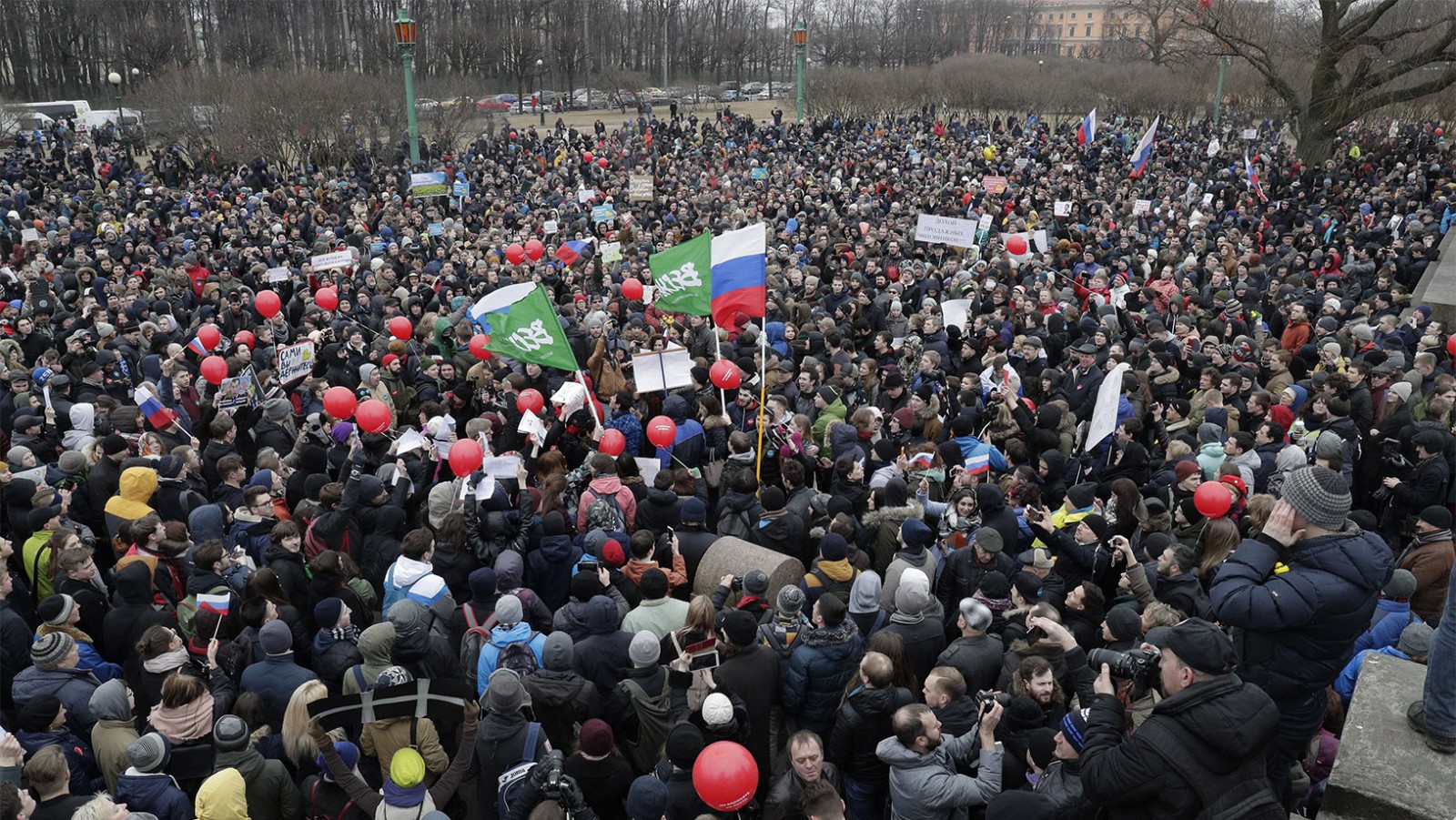 המחאה ברוסיה נמשכת (AP Photo/Dmitri Lovetsky)