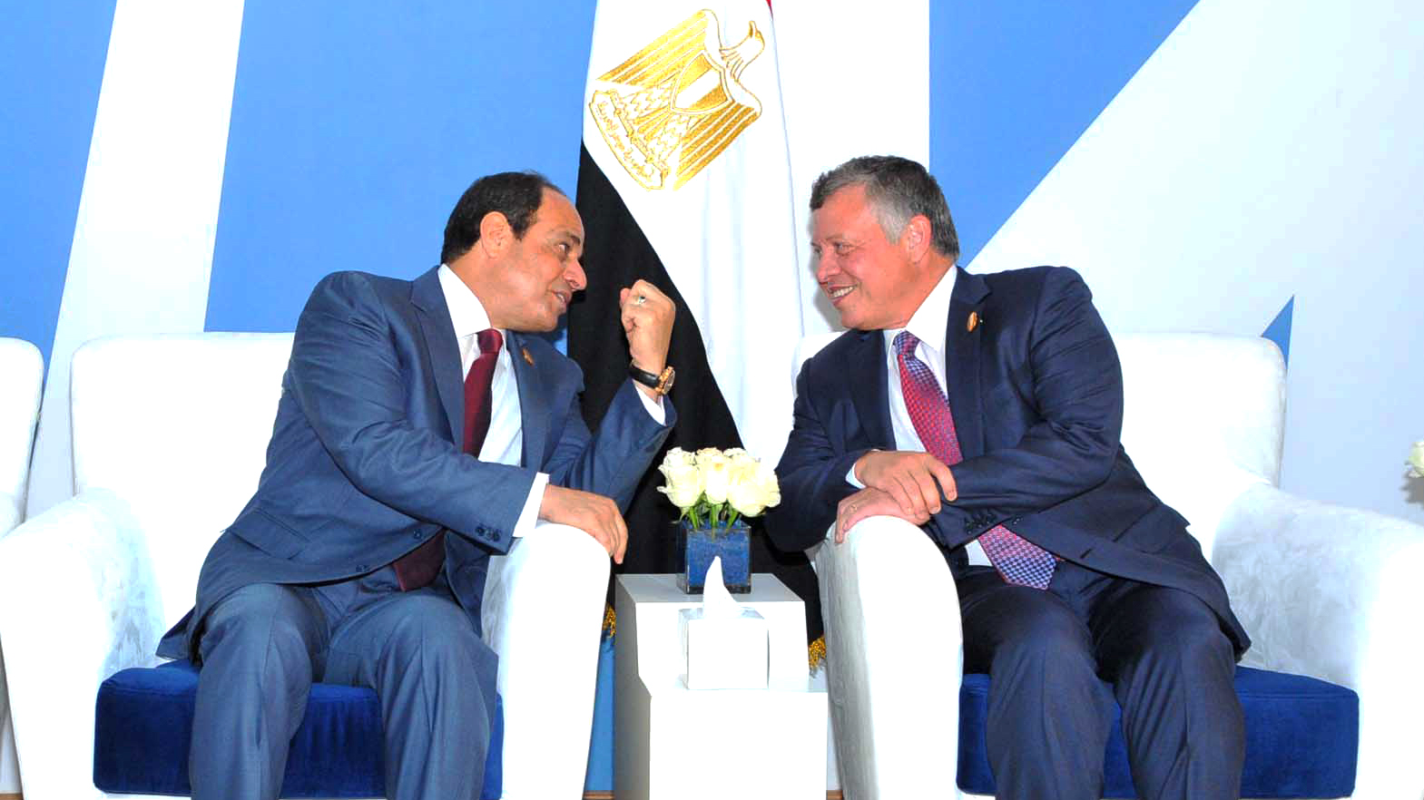 מלך ירדן עבדאללה בפגישה עם נשיא מצרים א-סיסי (צילום ארכיון: Egyptian Presidency via AP).