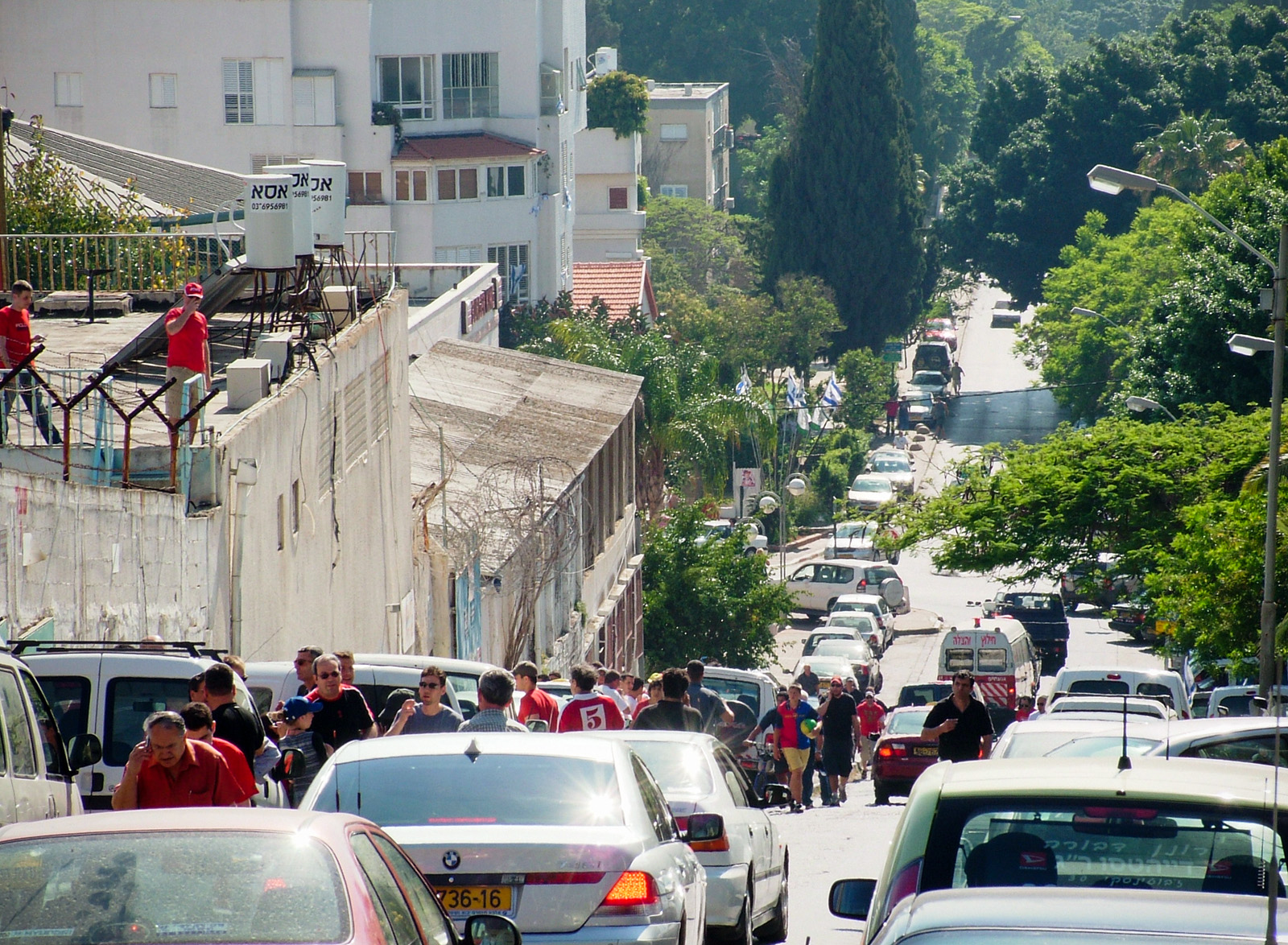 הירידה הידועה ברחובות הסובבים את האצטדיון (תמונה באדיבות: ירון בר-לב / אתר המכתש).