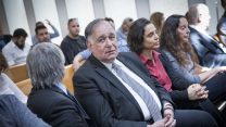 ראש העיר חיפה יונה יהב בדיון בבית המשפט המשפט העליון בנושא האמוניה 4 לאפריל 2017 (צילום: יונתן זינדל/ פלאש 90).
