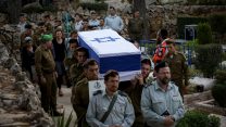 הלוויתי של סמל אלחי טהרלב בבית העלמין הצבאי בהר הצופים (צילום: פלאש 90).
