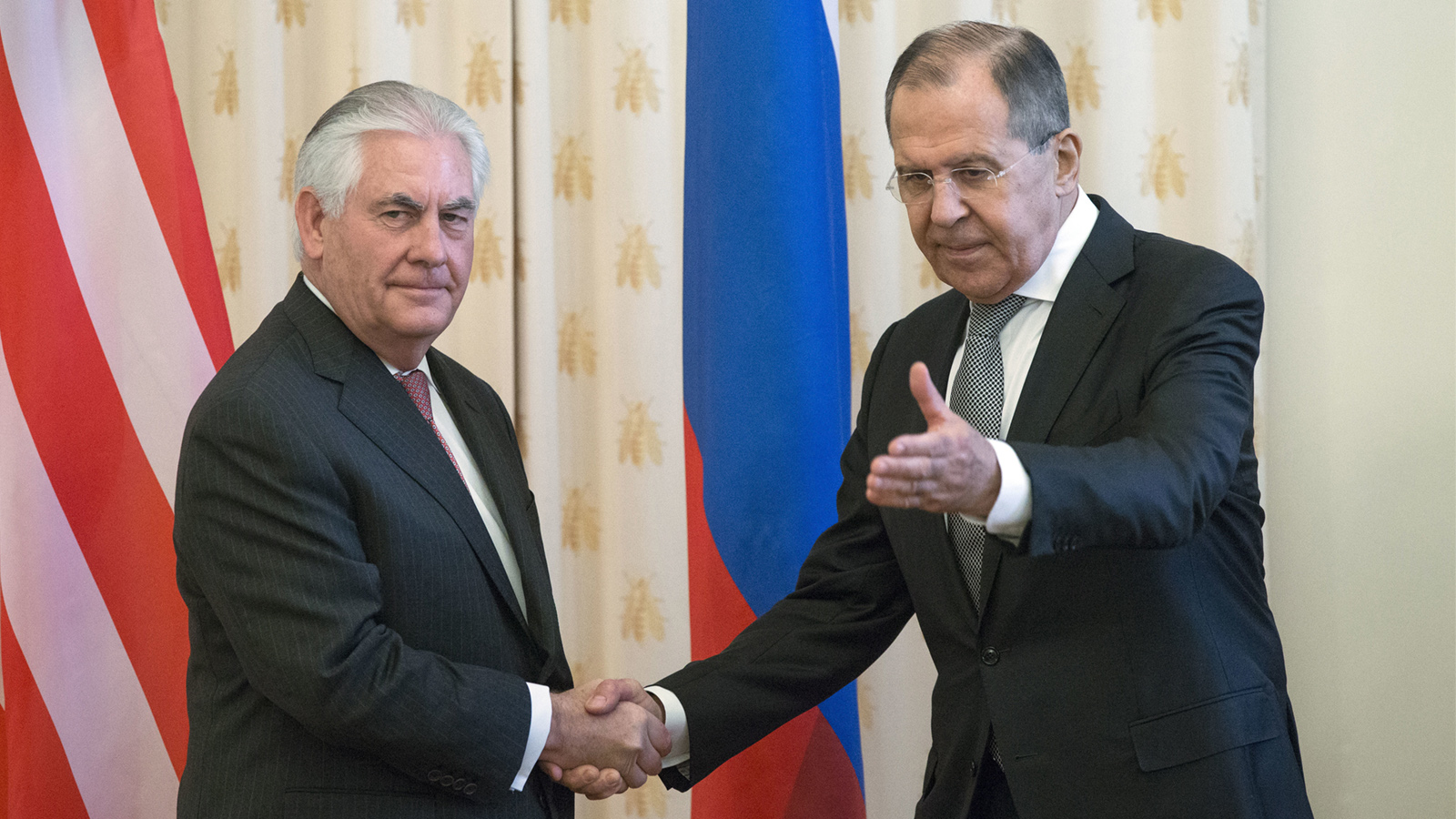 מזכיר המדינה רקס טילרסון ושר החוץ הרוסי סרגיי לברוב בפגישה ברוסיה 12.4.17 (צילום: AP Photo/Alexander Zemlianichenko).