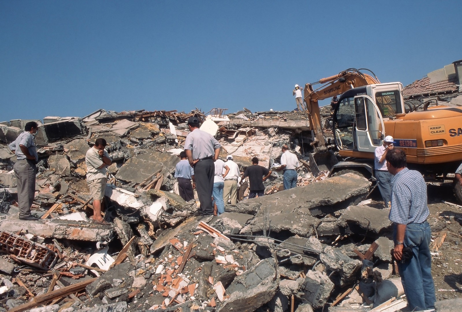 רעידת האדמה באיזמיט, 1999. (צילום: Sadik Gulec / Shutterstock.com)