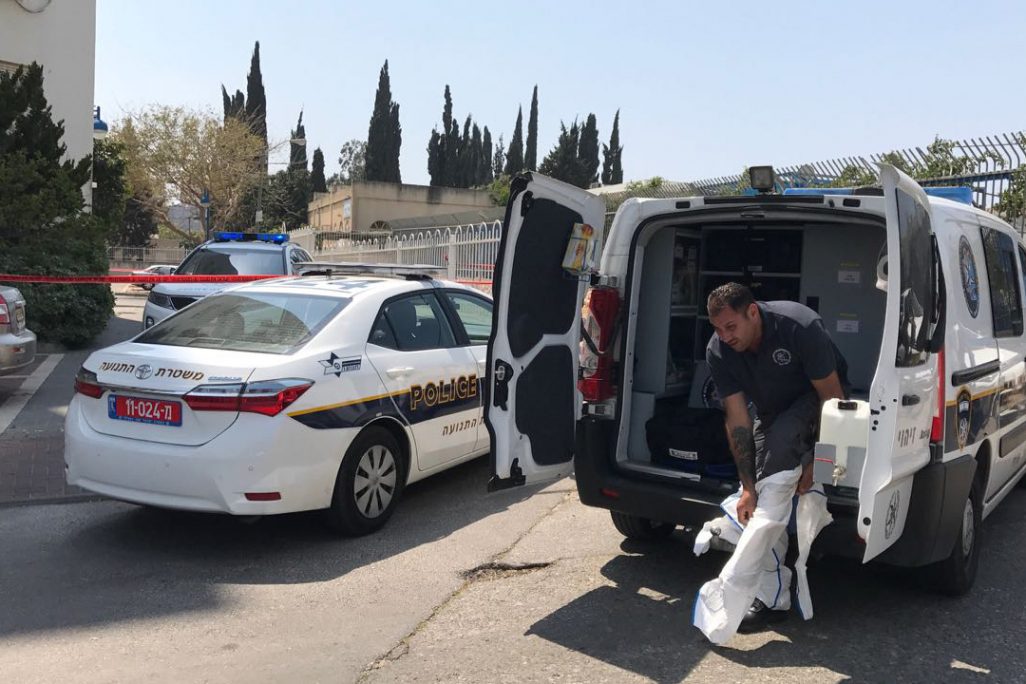זירת הרצח באשקלון (צילום: דוברות המשטרה) זירת הרצח באשקלון (צילום: דוברות המשטרה)
