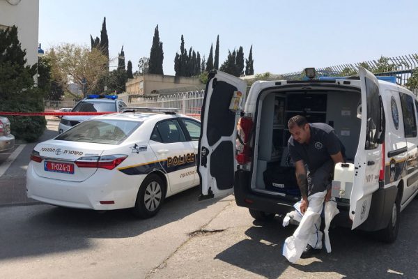 זירת הרצח באשקלון (צילום: דוברות המשטרה)