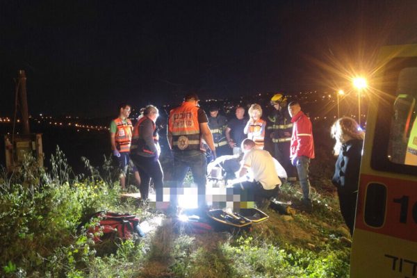 זירת התאונה סמוך למעיין צבי (צילום: דוברות מד"א)