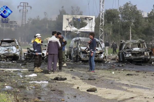 זירת הפיגוע בסוריה (Thiqa News via AP)
