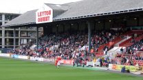 לייטון אוריינט (צילום: East Stand at Leyton Orient/ wikimedia).