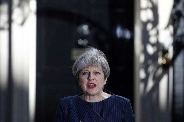 ראשת ממשלת בריטניה , תרזה מיי, מכריזה שבקרוב תתקיימנה בחירות במדינה (AP Photo/Alastair Grant)