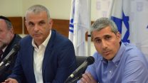 אמיר לוי ומשה כחלון מציגים את תכנית "נטו למשפחה" (צילום: דבר ראשון)