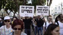 צעדה למען שיפור תנאי חייהם של ניצולי השואה (צילום ארכיון: תומר נויברג / פלאש 90)