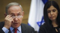 נתניהו מופיע בפני הוועדה לביקורת המדינה בעניין דצוק איתן. ברקע, ח"כ קארין אלהרר, יושבת ראש הוועדה. (צילום: הדס פרוש / פלאש 90).