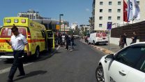 זירת הדקירה ברחוב הירקון (צילום: תיעוד מבצעי מד"א)