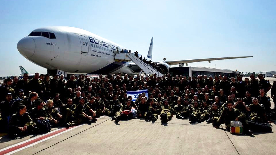 המשלחת הישראלית לסיוע ברעידת האדמה בנאפל (צילום: דובר צה"ל).