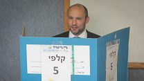 נפתלי בנט מבציע בפריימריז לראשות הבית היהודי (צילום: רועי אלימה/ פלאש 90).