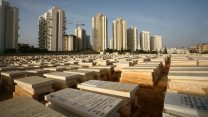 קברים בבית העלמין בבני ברק (צילום: חן לאופולד / פלאש 90)
