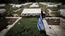 קבר חלל בחלקה הצבאית בהר הרצל צה"ל ביום היזכרון לחללי מערכות ישראל (צילום: יונתן זינדל/ פלאש 90).