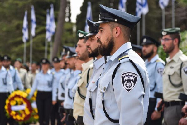 טקס הזיכרון המשטרתי בחלקת המשטרה בבית העלמין הצבאי בהר הרצל (צילום: דוברות המשטרה)