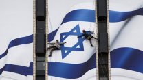 עבודה ביום העצמאות (צילום: יונתן זינדל / פלאש 90).
