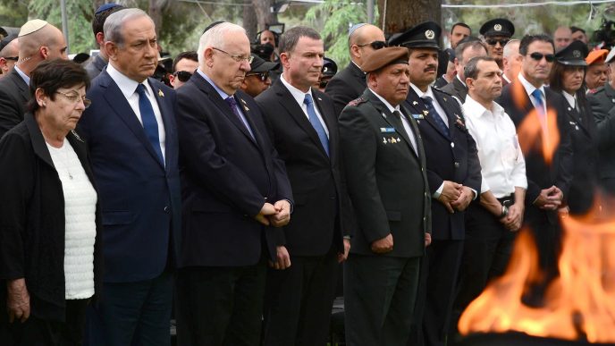 נשיא המדינה ראובן ריבלין בטקס לזכר חללי צה״ל בהר הרצל (צילום: קובי גדעון / לע&quot;מ).