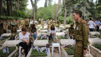 טקס יום הזיכרון לחללי מערכות ישראל בהר הרצל (צילום: נועם מושקוביץ)