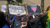 הפגנה מול שגרירות רוסיה על רצח הלהט"בים בצ'צ'ניה (צילום: דבר ראשון).