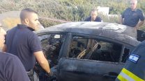 מכוניתו השרופה של דוד בוקובזה, בסמוך לבית המשפט העליון בירושלים (צילום: משטרת ישראל).