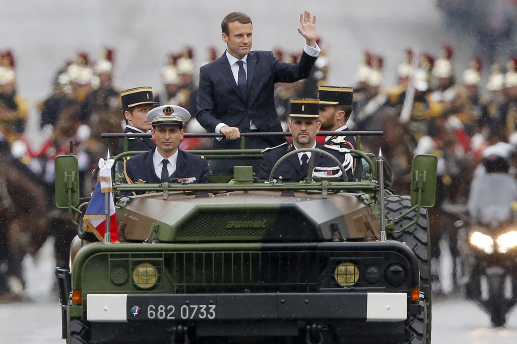 נשיא צרפת הנכנס, עמנואל מקרון, בעת השבעתו בפריז (צילום: AP Photo/Michel Euler, POOL).