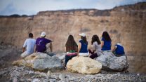 בני נוער בטיול (צילום אילוסטרציה: משה שי/פלאש90)